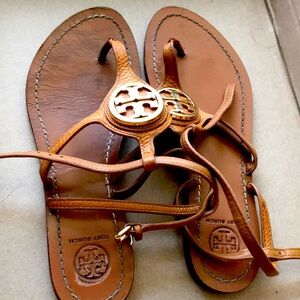 Tory Burch sandal leather used in good condition camel color